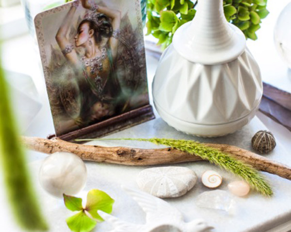 How to make your own personal manifestation altar to create the changes you want to see happen By Louise Lie von Linstow is a recognised therapist, mentor