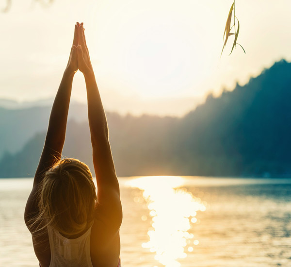 Yoga skaber balance i hormonerne artikel af Anne Goncalves