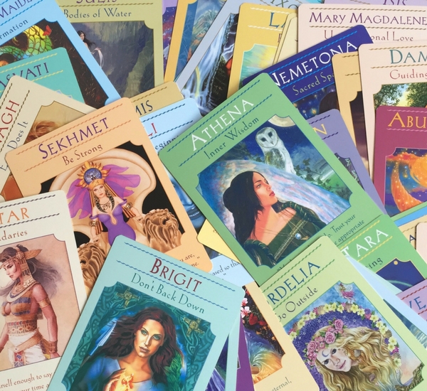 Budskab til dig fra englene. Vælg et kort, skriv hvilket nr. i kommentarfeltet og få svar fra englene snart